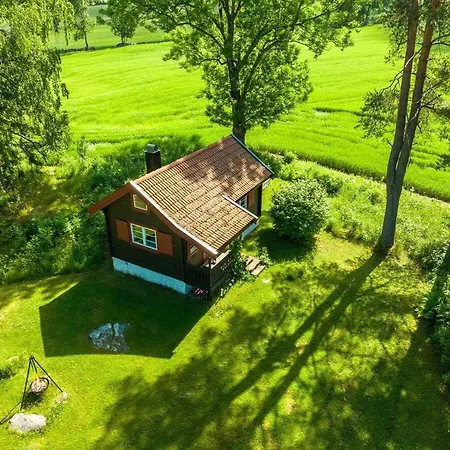 Koselig Hytte Pa Eget Tun Med Varmtvanns Utedusj As Exterior photo