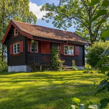 Koselig Hytte Pa Eget Tun Med Varmtvanns Utedusj As Exterior photo