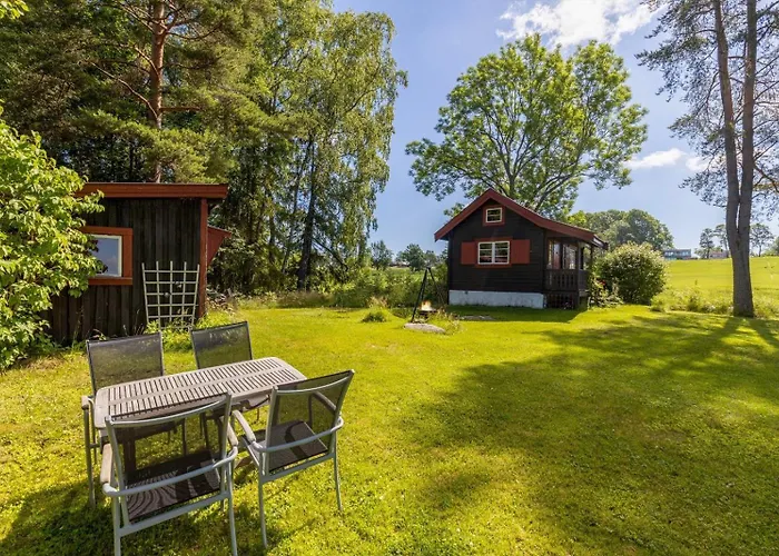 Koselig Hytte Pa Eget Tun Med Varmtvanns Utedusj