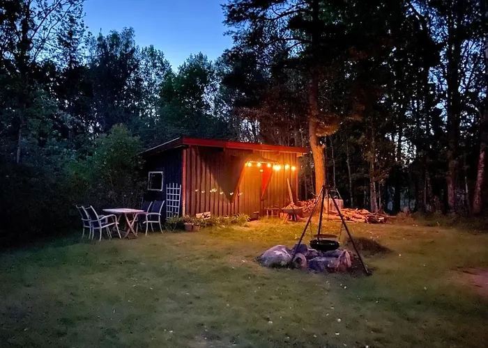 Koselig Hytte Pa Eget Tun Med Varmtvanns Utedusj
