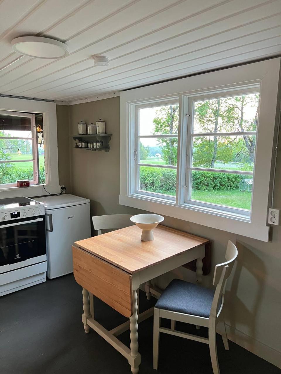 Koselig Pa Eget Tun Med Varmtvanns Utedusj Holiday home As