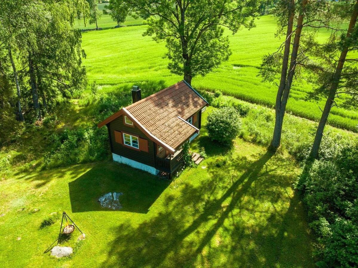 Koselig Pa Eget Tun Med Varmtvanns Utedusj Holiday home