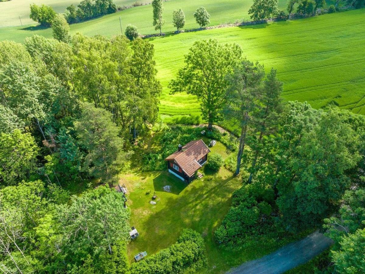 Holiday home Koselig Pa Eget Tun Med Varmtvanns Utedusj